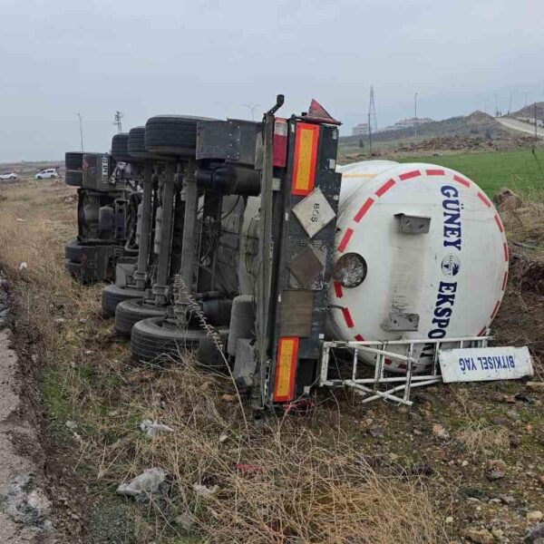 Devrilmiş bitkisel yağ tankerinin görüntüsü-1