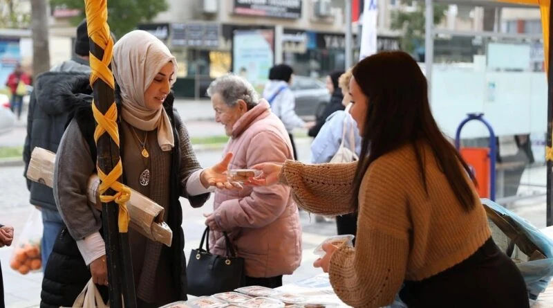 Didim Belediyesi Regaip Kandili'nde Vatandaşlara Kandil Simidi İkram Etti 1