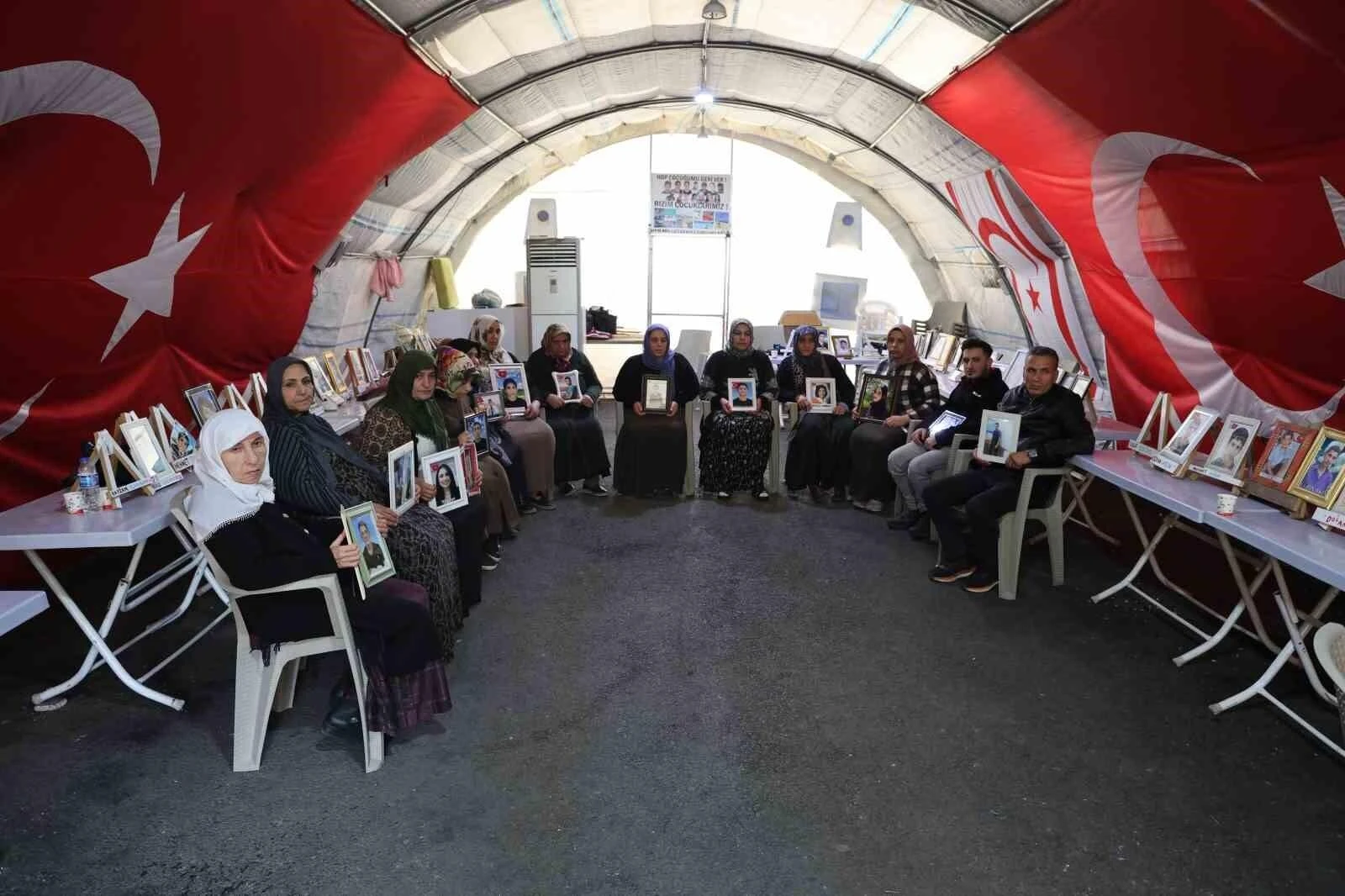 Diyarbakır Anneleri Çözüm Süreci Talebiyle Evlatlarına ‘Teslim Ol’ Çağrısında Bulundu