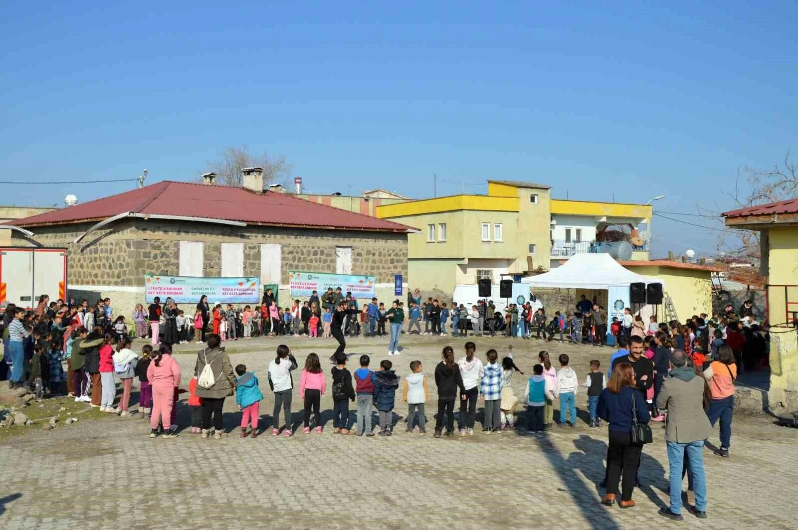 Diyarbakır Büyükşehir Belediyesi Çocukları Dijital Bağımlılıktan Uzak Tutmak İçin Sanat ve Spor Şenliği Düzenledi