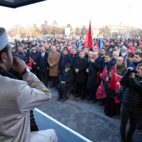 Dörtyol Meydanı'nda şehitler ve Gazze için dua eden kalabalık-4