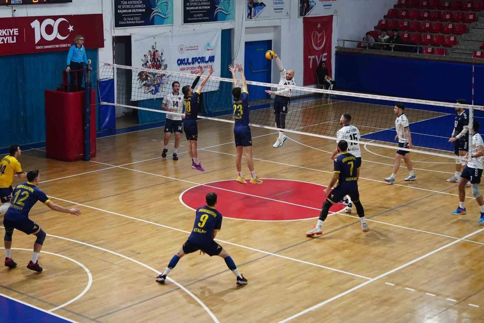 Düzce Belediyesi Spor Akademisi Erkek Voleybol Takımı, Play-Off’u Garantiledi