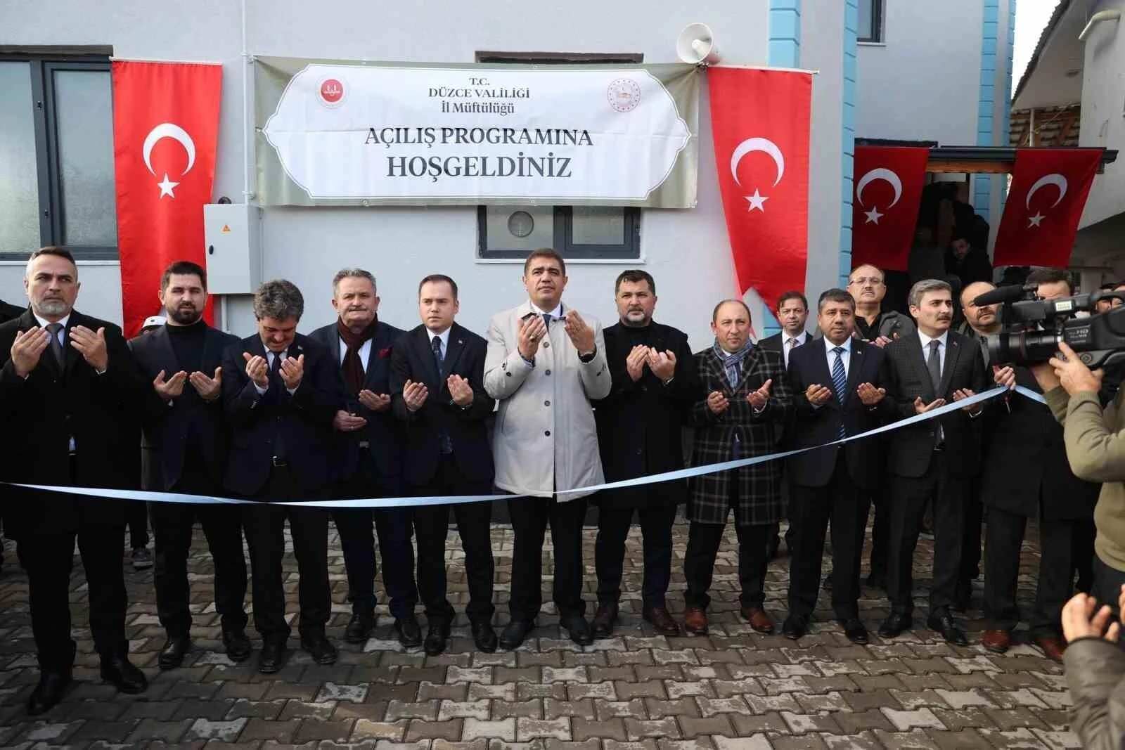 Düzce’de Deprem Sonrası Orta Mahalle Camii İbadete Açıldı