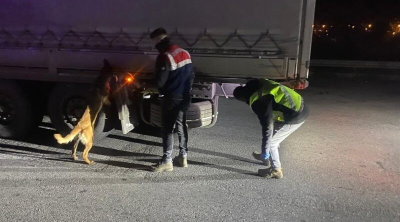 Düzce'de Jandarma Şok Denetimleri: 15 Araç Trafikten Men Edildi 1