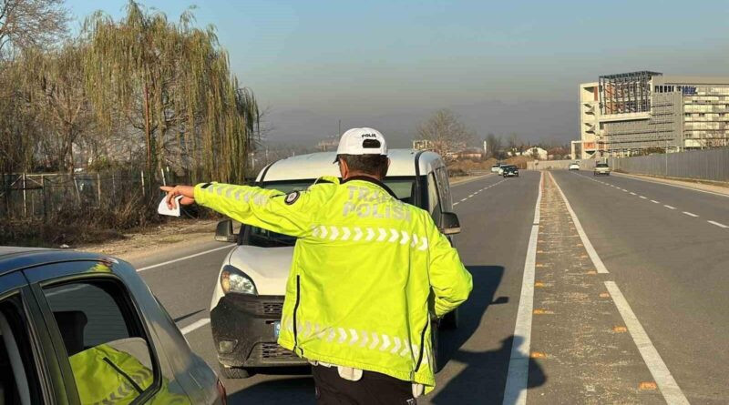 Düzce'de Trafik Denetimlerinde Ceza ve Trafikten Men Araçlar 1