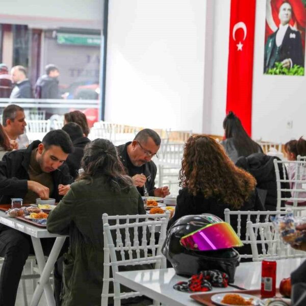 Efeler Belediye Başkanı Anıl Yetişkin'in açtığı Kent Lokantası.-4