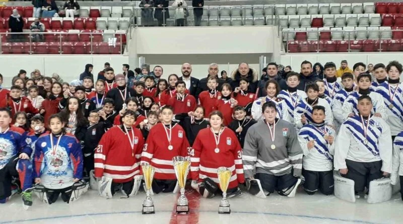 EİT 2025 Kış Sporları Buz Hokeyi Şampiyonası: Erzurum Zaferle Taçlandı 1