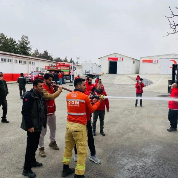 Elazığ Orman Bölge Müdürlüğü personeli ile Türk Kızılay personeli-2