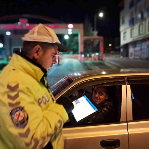 Emniyet ekiplerinin yılbaşı gecesi Kilis'te yaptıkları denetimler-1