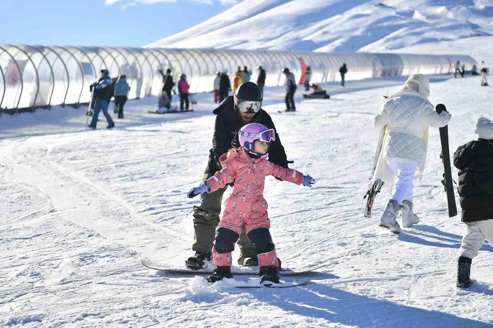 Erciyes Kayak Merkezi, Yeni Yılın İlk Gününde 110 Bin Ziyaretçiyi Ağırdı