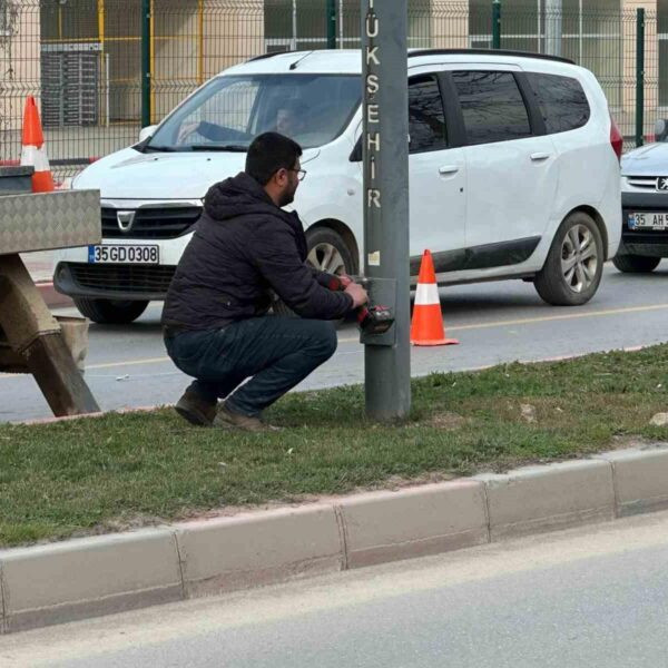 Ergenekon Mahallesi'ndeki yeni aydınlatma direklerinin kent görünümünü nasıl değiştirdiği-2