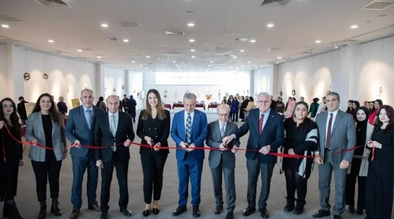 Erzincan Binali Yıldırım Üniversitesi'nde Sosyal Sorumluluk Projeleri Sergisi Açıldı 1