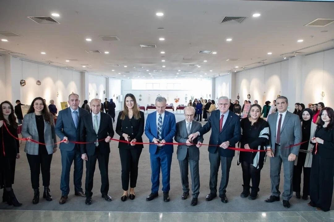 Erzincan Binali Yıldırım Üniversitesi’nde Sosyal Sorumluluk Projeleri Sergisi Açıldı