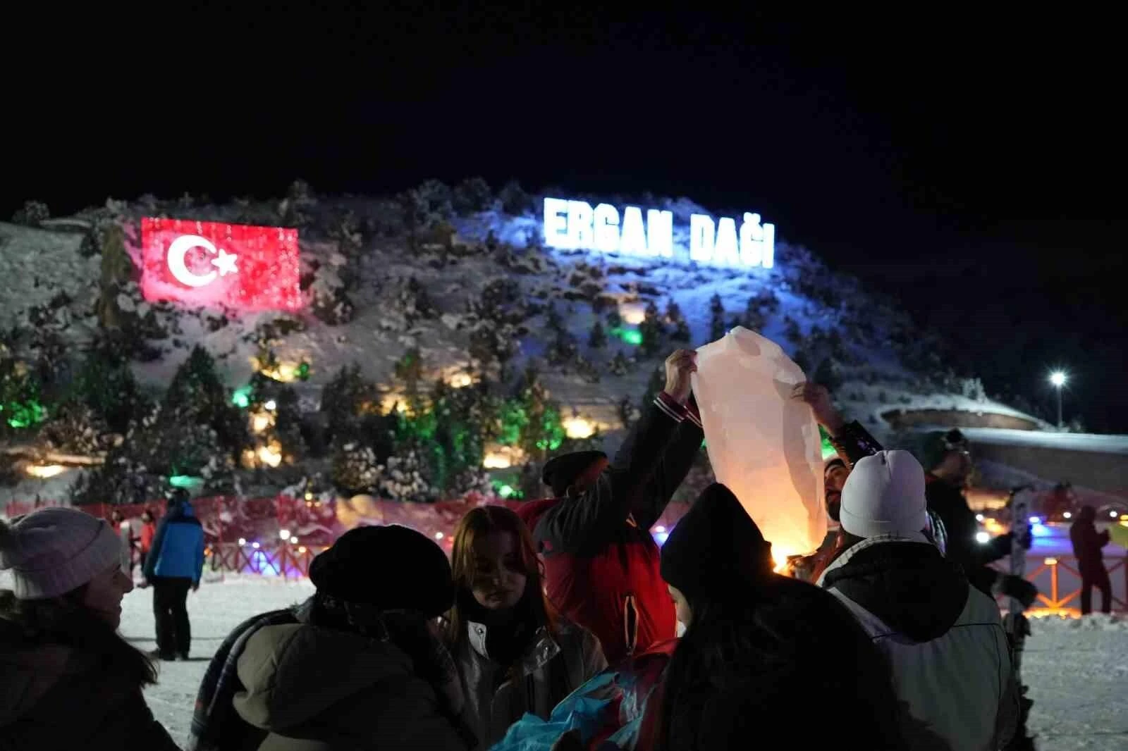 Erzincan’da Ergan Dağı Kayak Merkezinde Renkli Yeni Yıl Kutlamaları