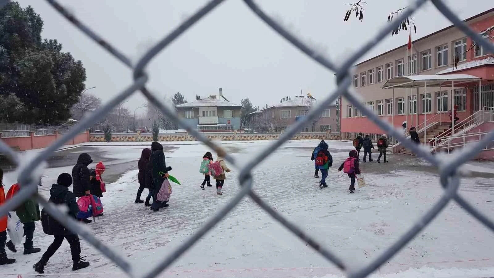 Erzincan’da Kar Yağışı ile Güne Başı