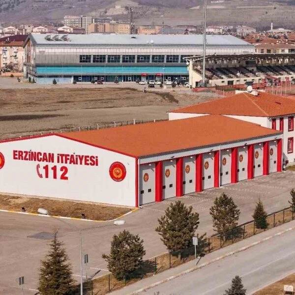 Erzincan İtfaiye Müdürlüğü'nden vatandaş kurtarma operasyonu.