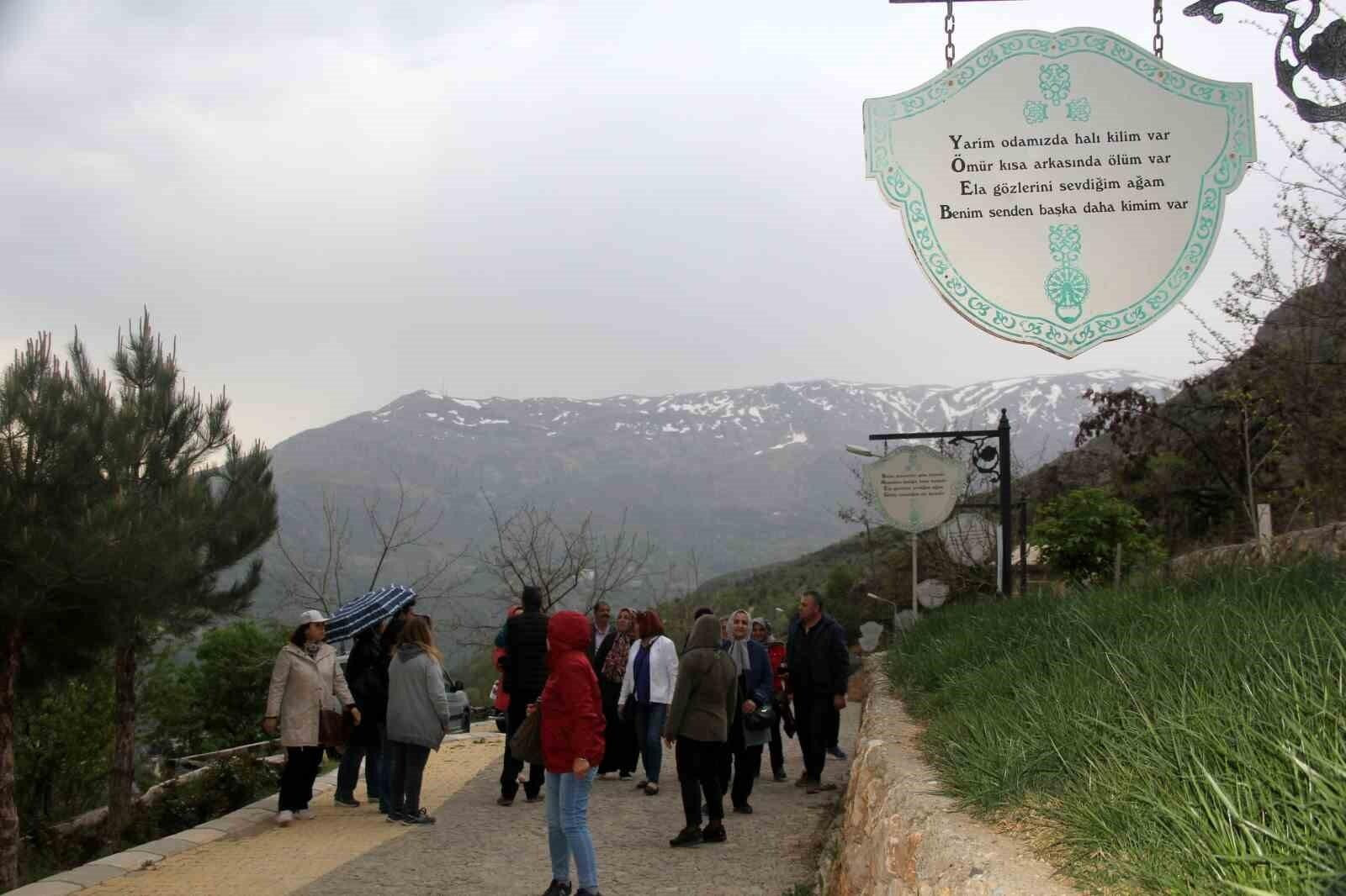 Erzincan Kemaliye’de Mani Yolunda Kadınların Özlem Dizeleri