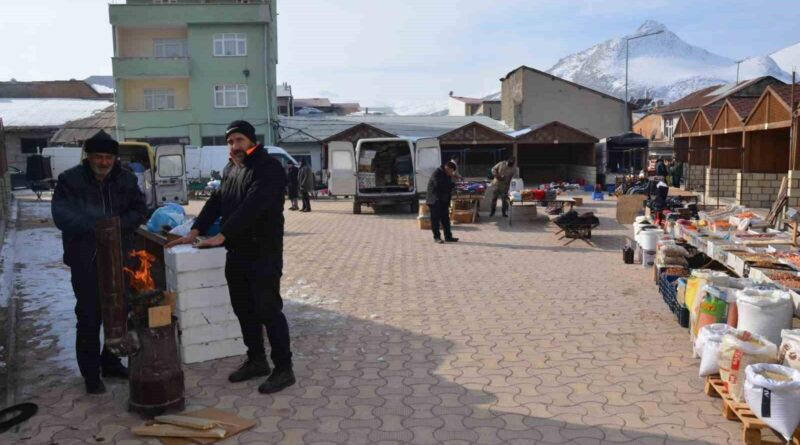 Erzincan Tercan'da Aşırı Soğuk Pazarı Boş Bırakti 1