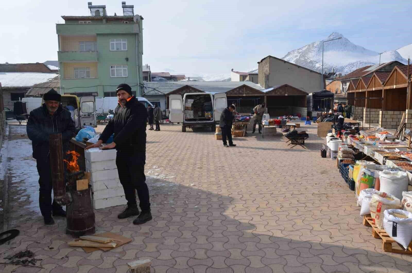 Erzincan Tercan’da Aşırı Soğuk Pazarı Boş Bırakti