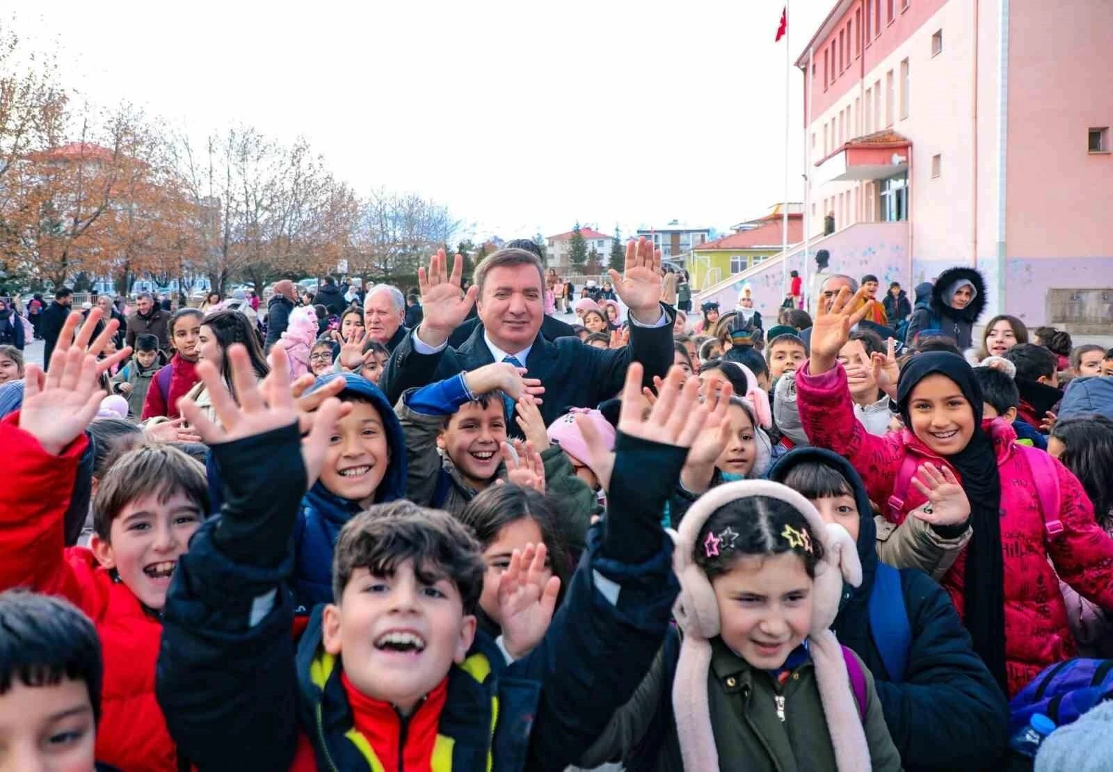 Erzincan Valisi Hamza Aydoğdu’ndan Öğrencilere Yarıyıl Tatilinde Mesaj