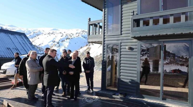 Erzincan Valisi ve EBYÜ Rektörü Ergan Dağı Kayak Merkezi'nde Açılan Dağ Kütüphanesi'ni Ziyaret Etti 1