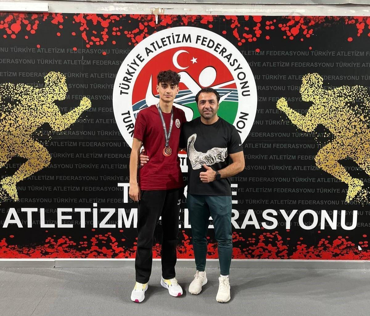 Erzincanlı Mahir İçli, İstanbul’da U20 Atletizm Türkiye Salon Şampiyonası’nda Türkiye Üçüncüsü Oldu