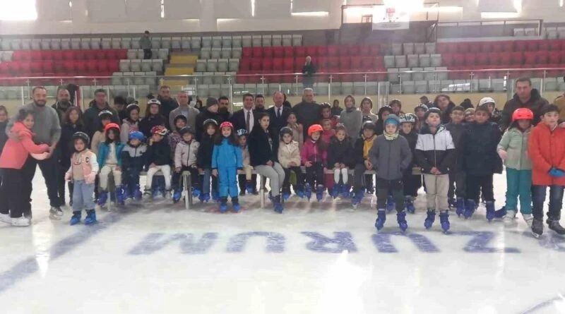 Erzurum Gençlik ve Spor İl Müdürlüğü, Öğrencilere Karne Hediyesi Olarak Buz Pateni Keyfi Yaşattı 1