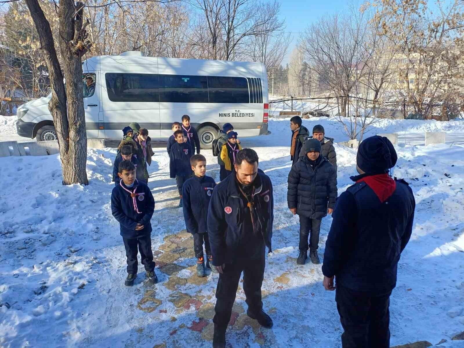 Erzurum Nenehatun Spor Kulübü’nden Genç Öğrenciler İçin İzcilik Eğitimi