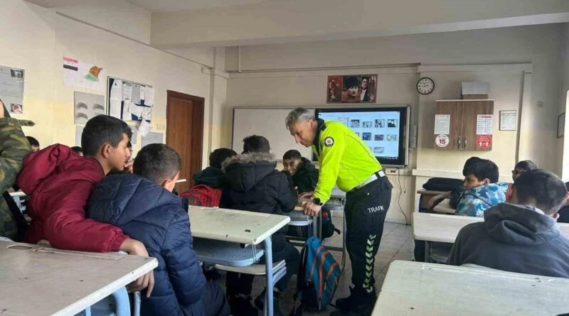 Erzurum Polisleri Okullarda Güvenlik Eğitimleri Veriyor 1