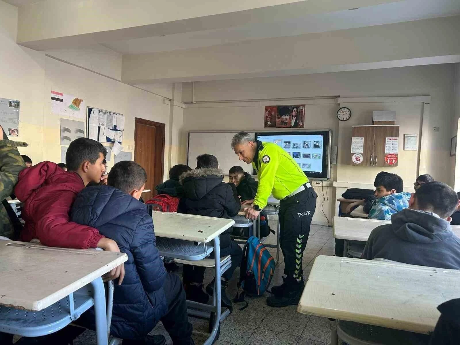 Erzurum Polisleri Okullarda Güvenlik Eğitimleri Veriyor