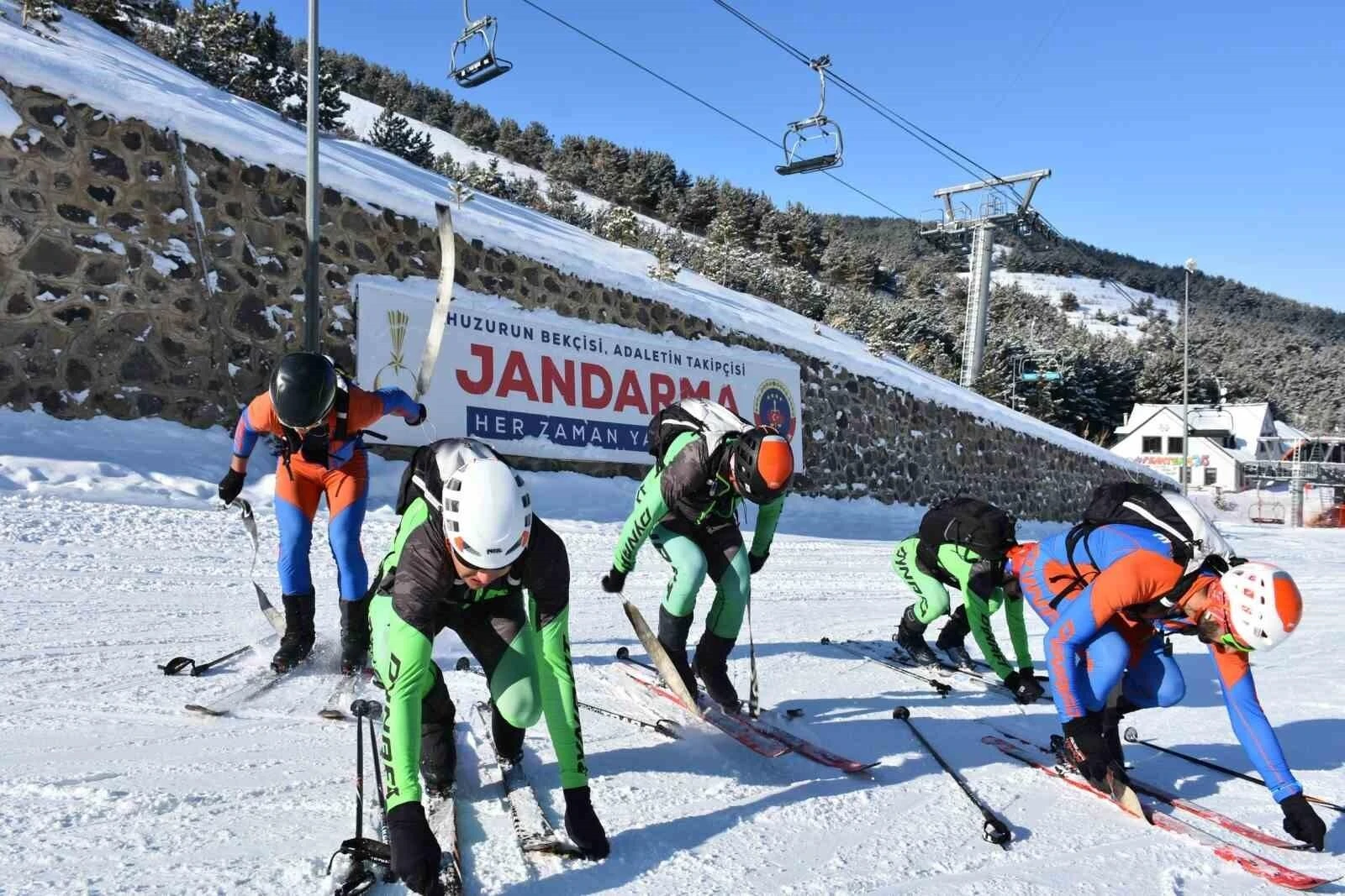 Erzurum’da 2025 EİT Kış Sporları Kapsamında Dağ Kayağı Yarışları Heyecanı