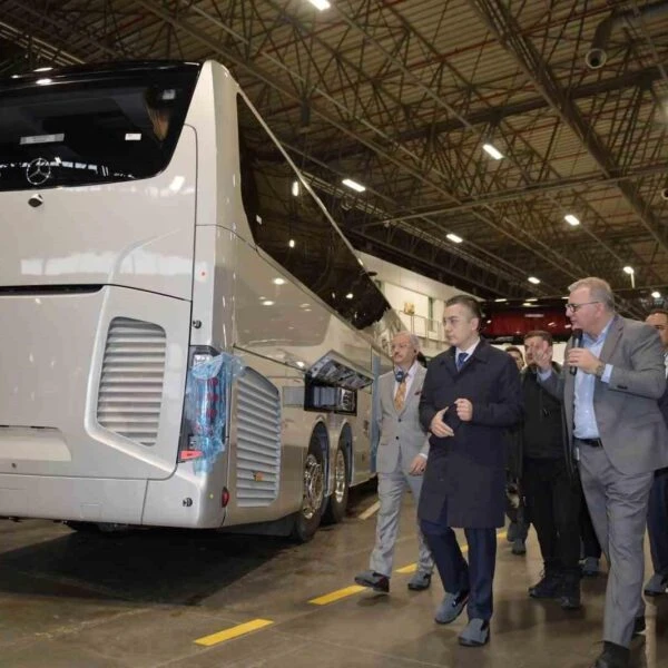 Esenyurt Belediye Başkan Vekili Can Aksoy, Mercedes-Benz Türk A.Ş. Hoşdere Otobüs Fabrikası'nı ziyaret ediyor.-1