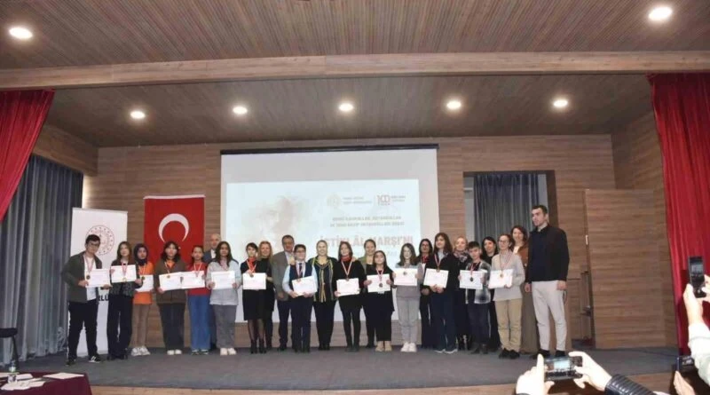 Eskişehir'de İstiklâl Marşı Güzel Okuma Yarışması İl Finali: Rüya Erdoğan ve Muhammet Taha Varna Türkiye Finalinde Eskişehir'i Temsil Edecek 1