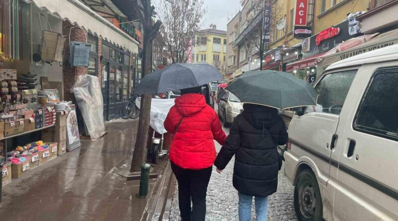 Eskişehir'de Meteoroloji Uyarısı Sonrası Yağış, Vatandaşları Zor Anlara Soktu 1