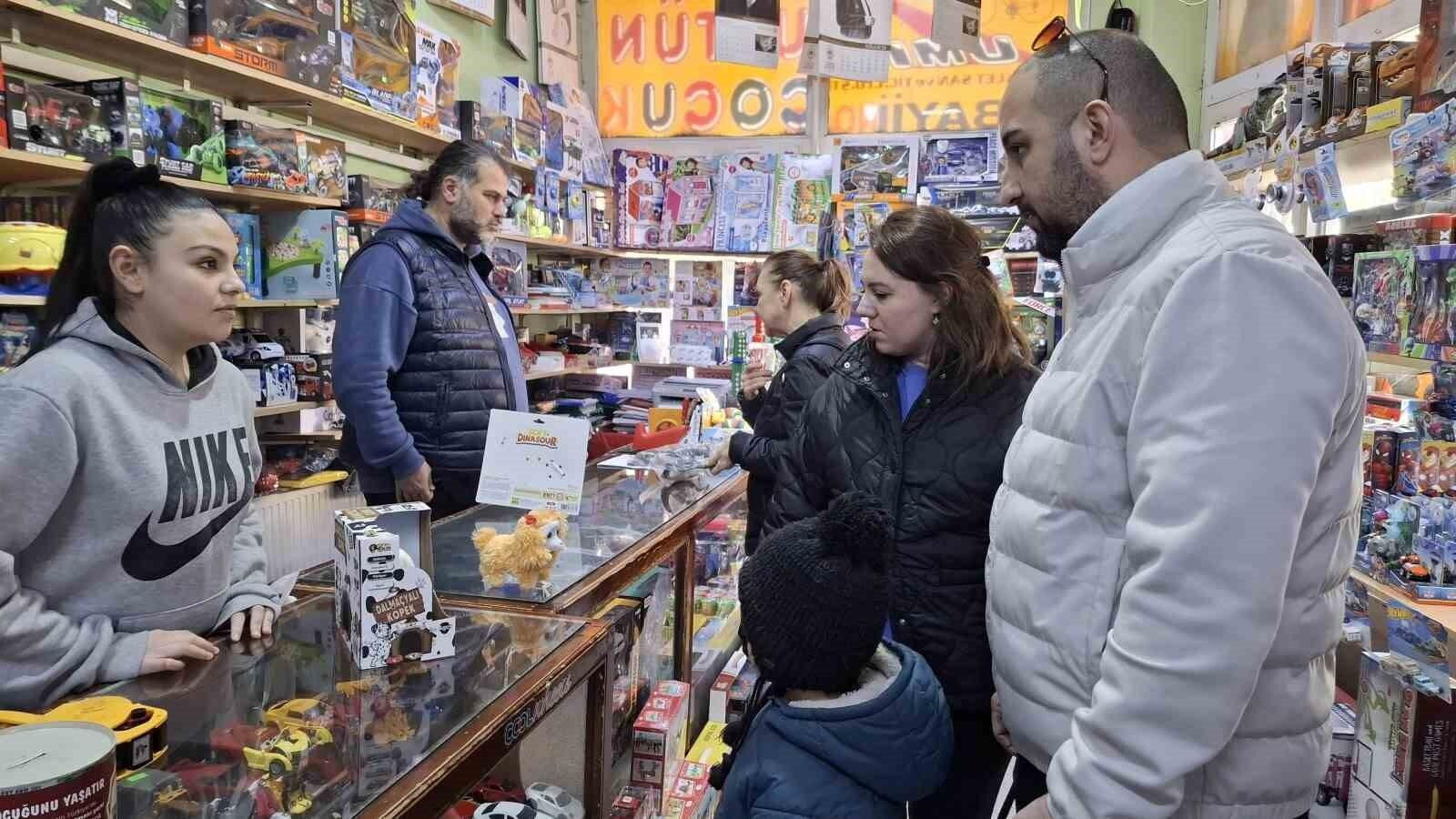 Eskişehir Oyuncakçıları Karne Hediyesi Yoğunluğu ile Doldu