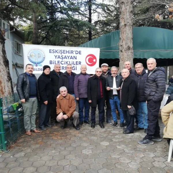 Eskişehir Tepebaşı Camii'nde düzenlenen etkinliğe katılan Bilecikliler Derneği üyeleri.-2