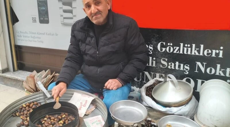 Fatsa'da 43 Yıllık Gelenek: Ramazan Çoruh'un Kestane Kebap Tezgahı 1