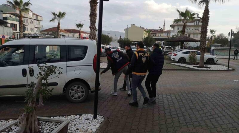 Fethiye'de Cep Telefonu Gasp Edilen Vatandaş, Saldırganlar Tutuklandı 1