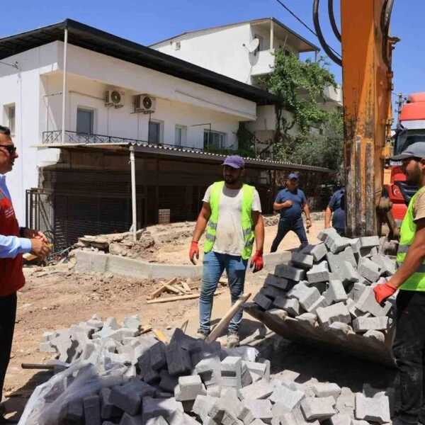 Fethiye'de yeni bir kaldırım yapılıyor-2