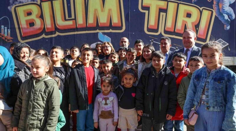 Gaziantep Büyükşehir Belediye Başkanı Fatma Şahin, Nizip'te Bilim Tırı'nda Çocuklarla Buluştu 1