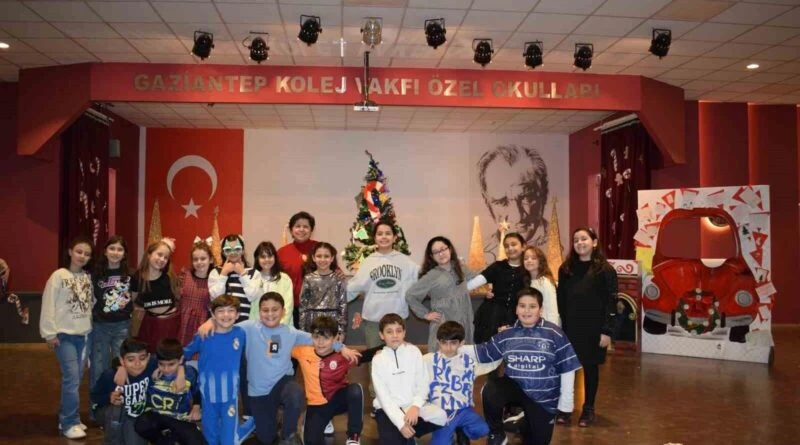 Gaziantep Kolej Vakfı Özel Okulları Öğrencileri Dünya Barışı Dileğiyle 2025'i Karşıladı 1