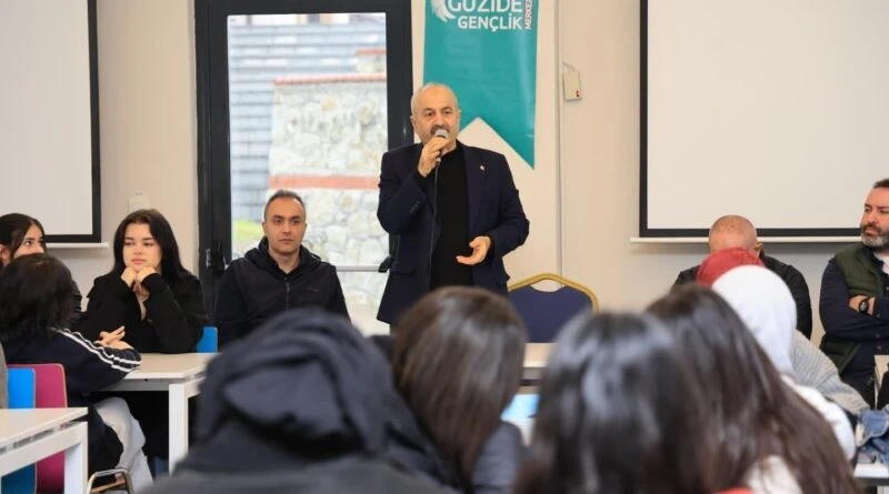 Gebze Belediye Başkanı Zinnur Büyükgöz, Güzide Gençlik Merkezi'nde Gençlerle Bir Buluşmada Ailenin Önemini vurguladı 1