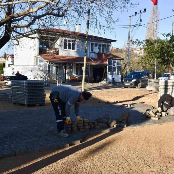 Gemlik Belediyesi ekipleri yolu yapıyor.-4