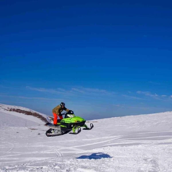 Gençlerin kar motorlarıyla Şekersu Yaylası'na çıkışı-3