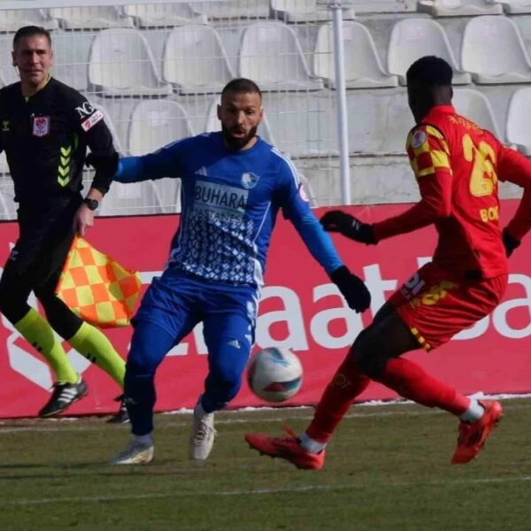 Göztepe futbolcuları zafer sevinciyle kutluyor-5