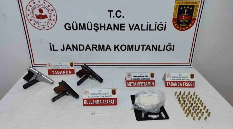 Gümüşhane'de Jandarma Operasyonu: 99.3 Gram Metamfetamin ve 3 Ruhatsız Tabanca Ele Getirildi 1