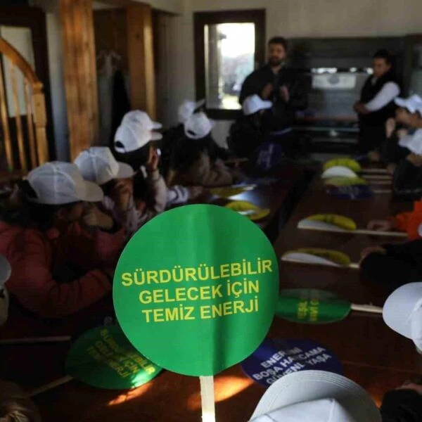 Güneş Evi gezdiriliyor.