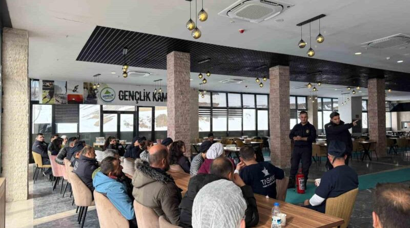 Hakkari Belediyesi İtfaiye Ekipleri Yangın Eğitimi Vermeye Başladı 1