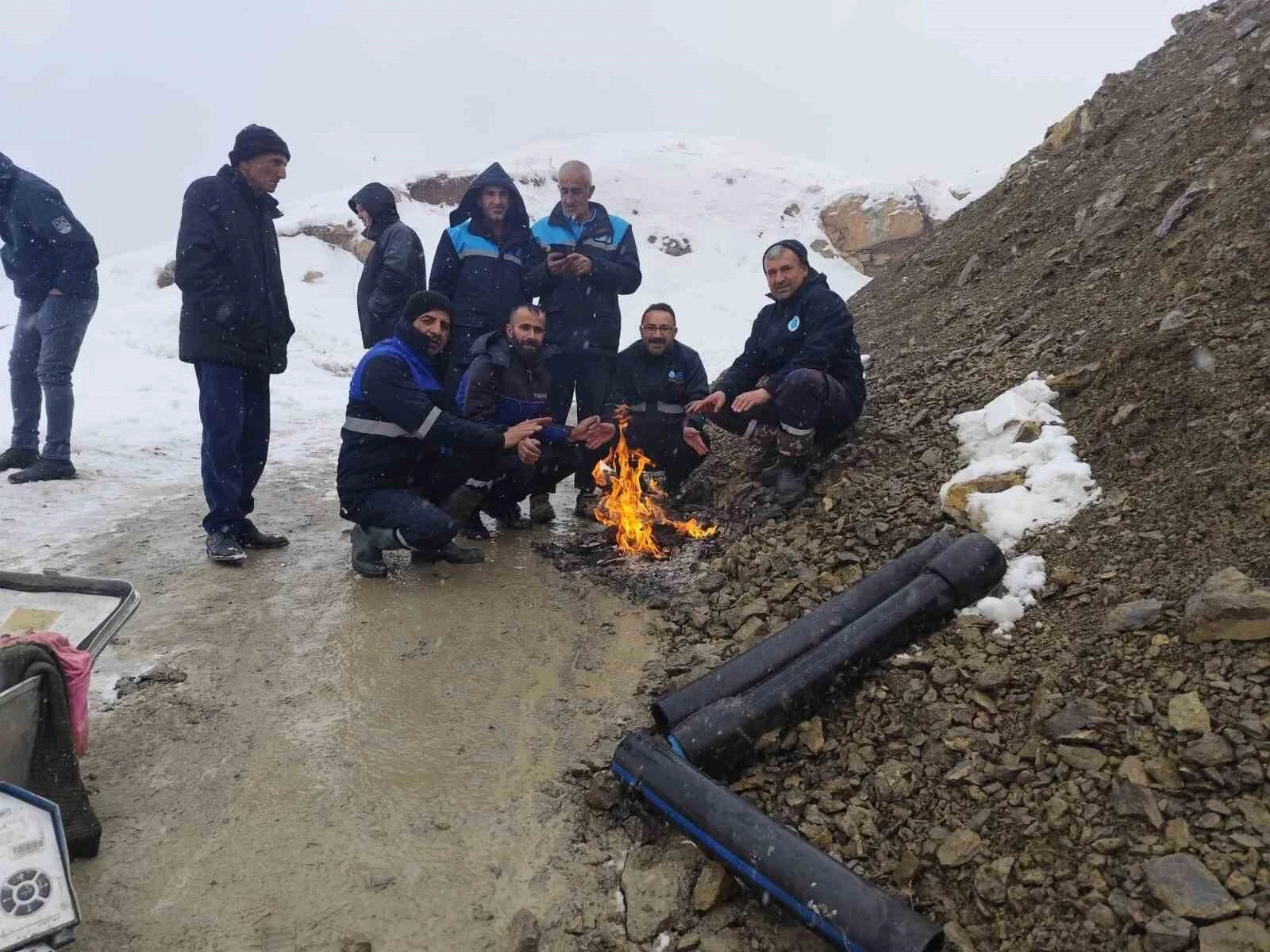 Hakkari Belediyesi, Su Arızasını Ateşle Giderdi