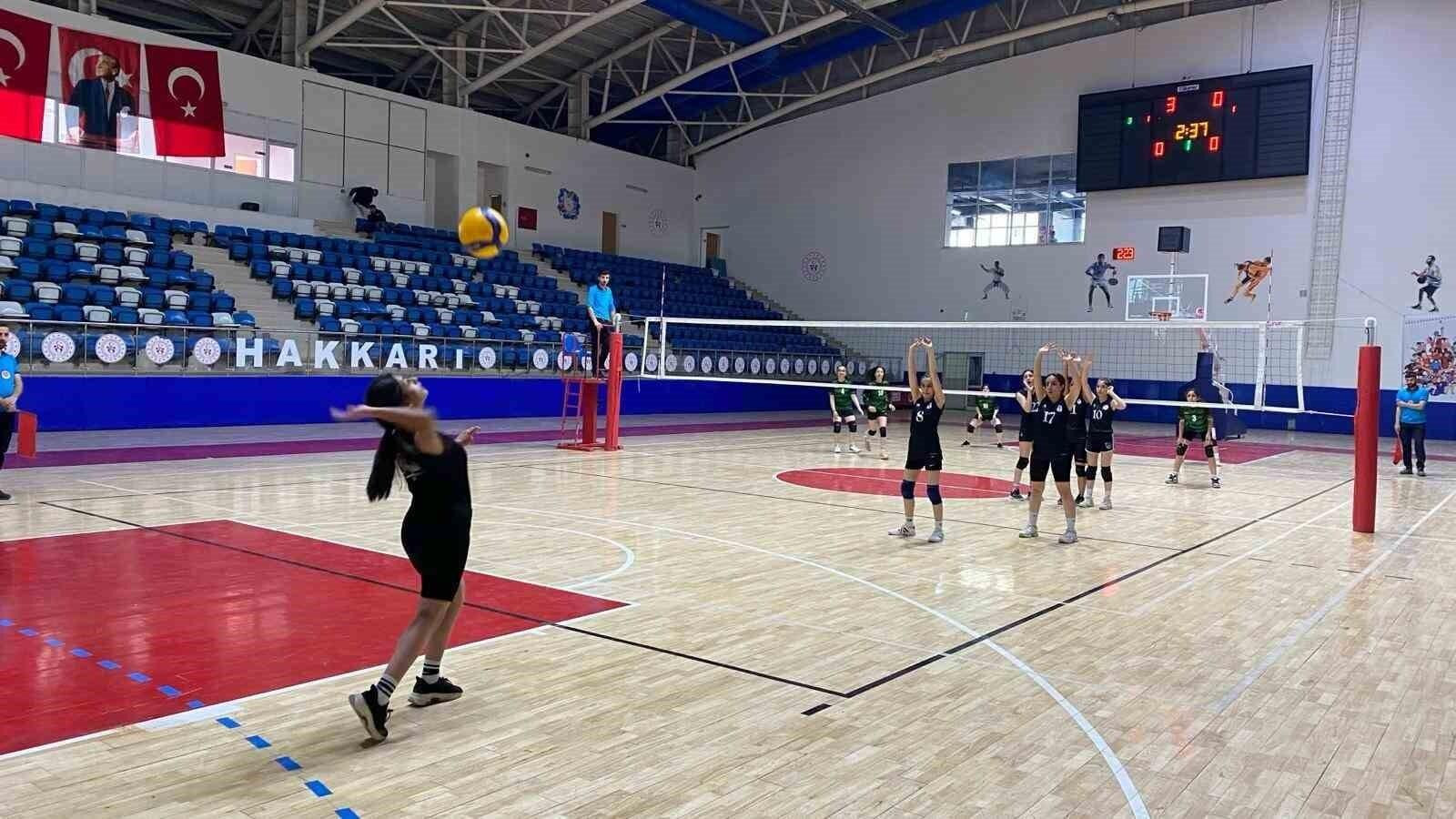 Hakkari’de Kadınlara Yönelik ‘Evinin Sultanları’ Voleybol Projesi Büyük İlgi Görüyor